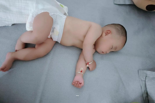 平顶山宝宝脸上有白色斑块 平顶山宝宝脸上有白色斑块